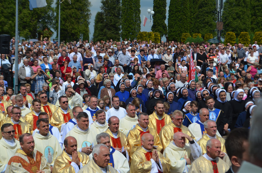 Uroczystości koronacyjne w Sanktuarium św. Michała Archanioła i bł. ks. Bronisława Markiewicza w Miejscu Piastowym