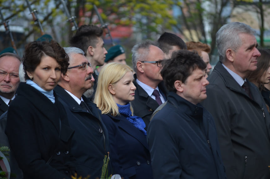 Uroczystości rocznicowe przez Starostwem Powiatowym w Krośnie