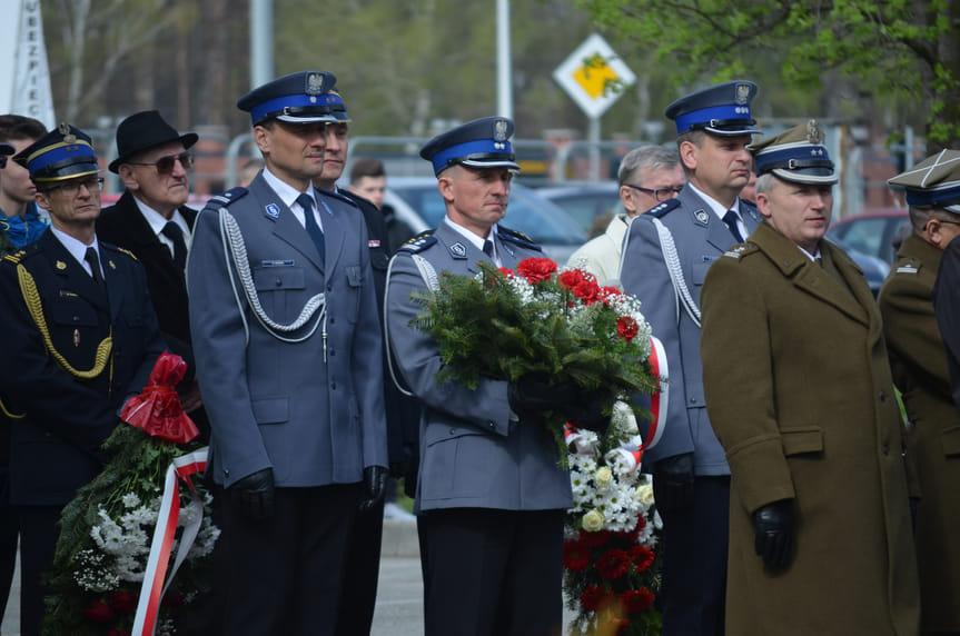 Uroczystości rocznicowe przez Starostwem Powiatowym w Krośnie