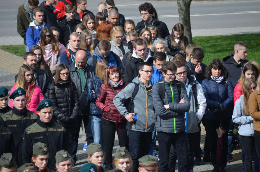 Uroczystości rocznicowe przez Starostwem Powiatowym w Krośnie