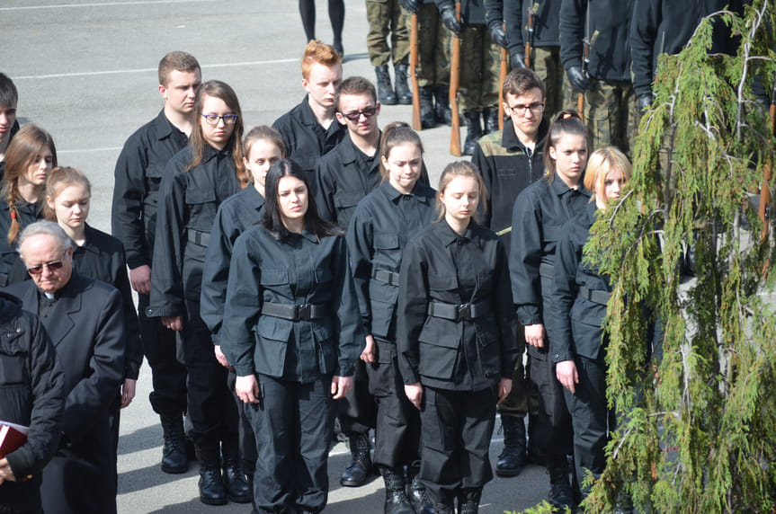 Uroczystości rocznicowe przez Starostwem Powiatowym w Krośnie