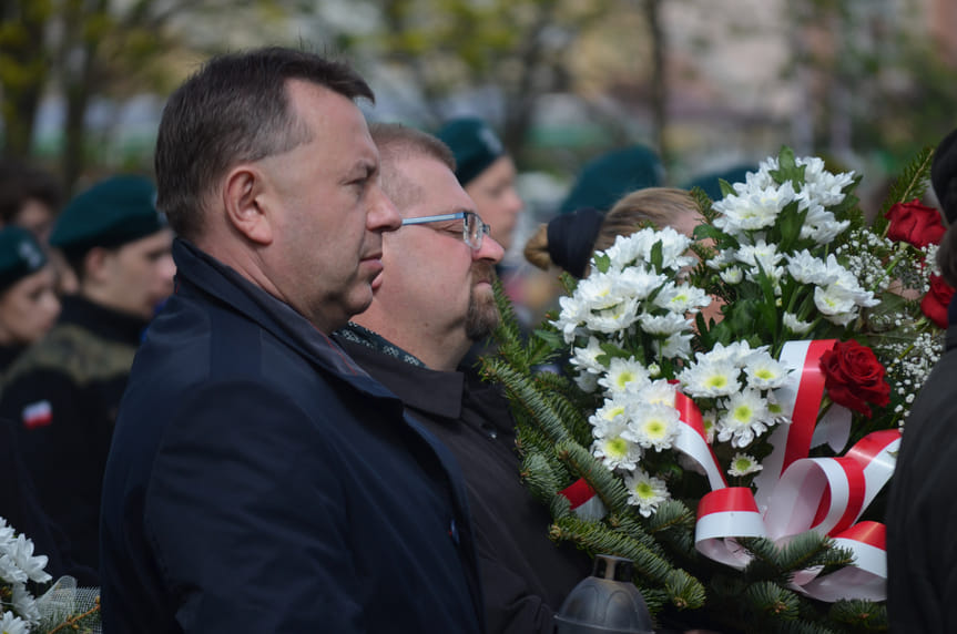 Uroczystości rocznicowe przez Starostwem Powiatowym w Krośnie