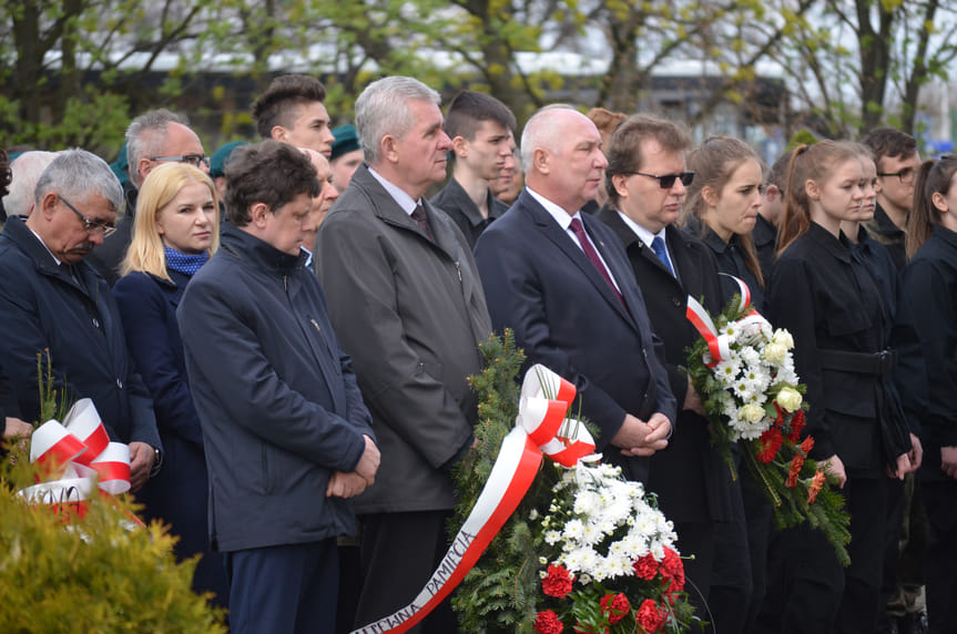 Uroczystości rocznicowe przez Starostwem Powiatowym w Krośnie