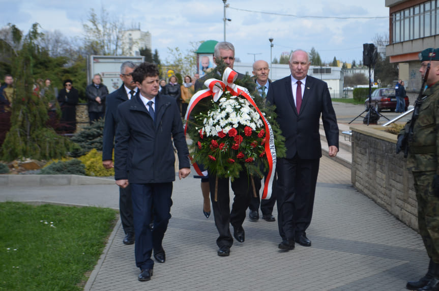 Uroczystości rocznicowe przez Starostwem Powiatowym w Krośnie