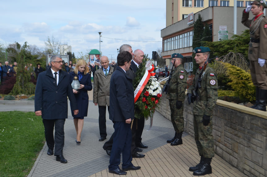 Uroczystości rocznicowe przez Starostwem Powiatowym w Krośnie