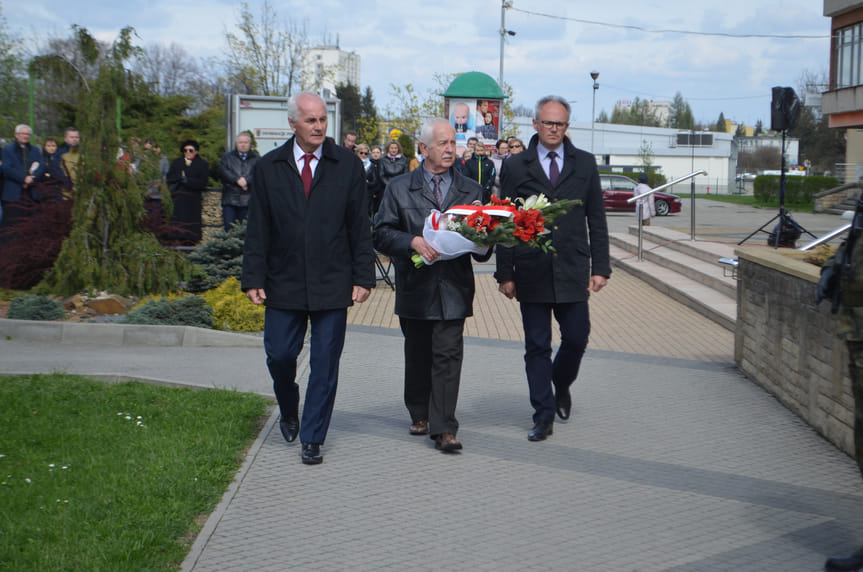 Uroczystości rocznicowe przez Starostwem Powiatowym w Krośnie