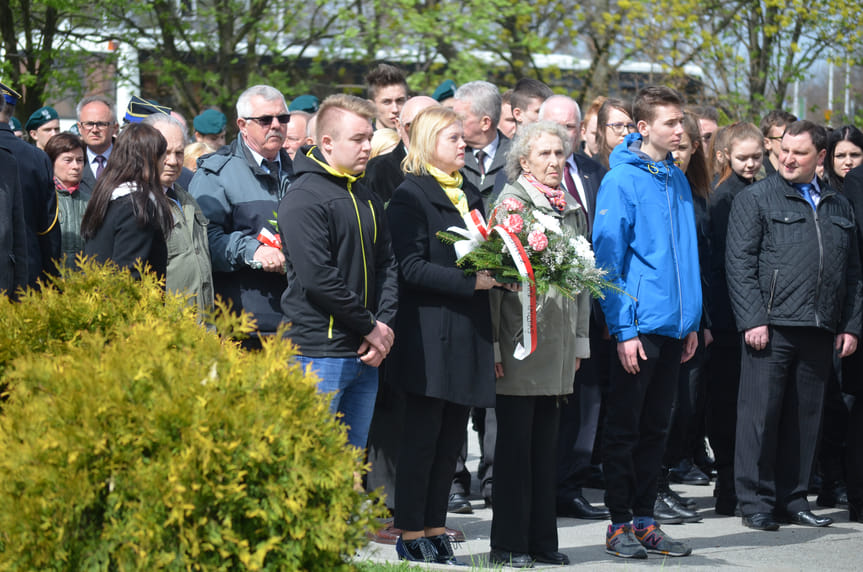 Uroczystości rocznicowe przez Starostwem Powiatowym w Krośnie