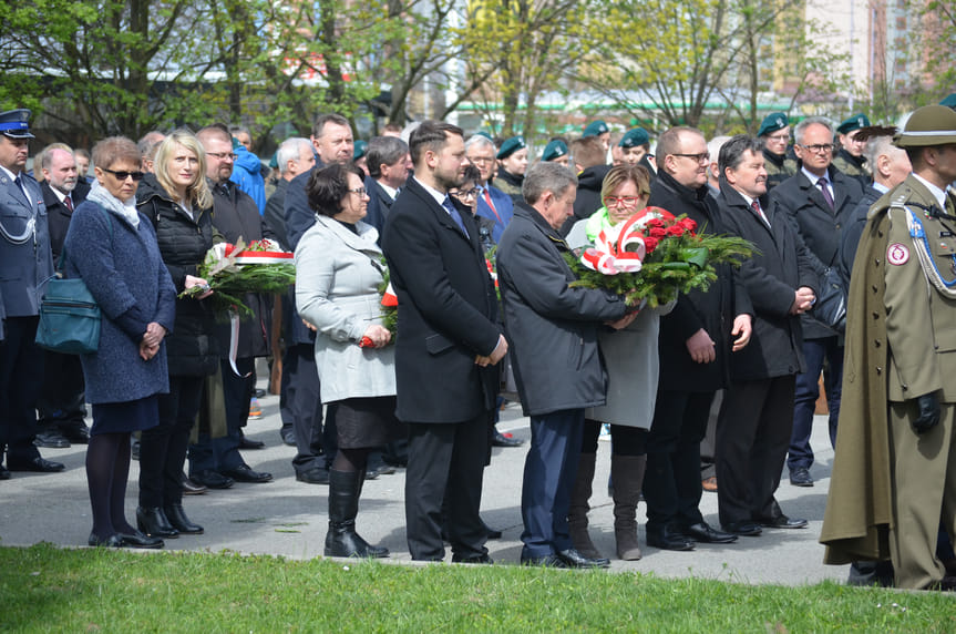 Uroczystości rocznicowe przez Starostwem Powiatowym w Krośnie