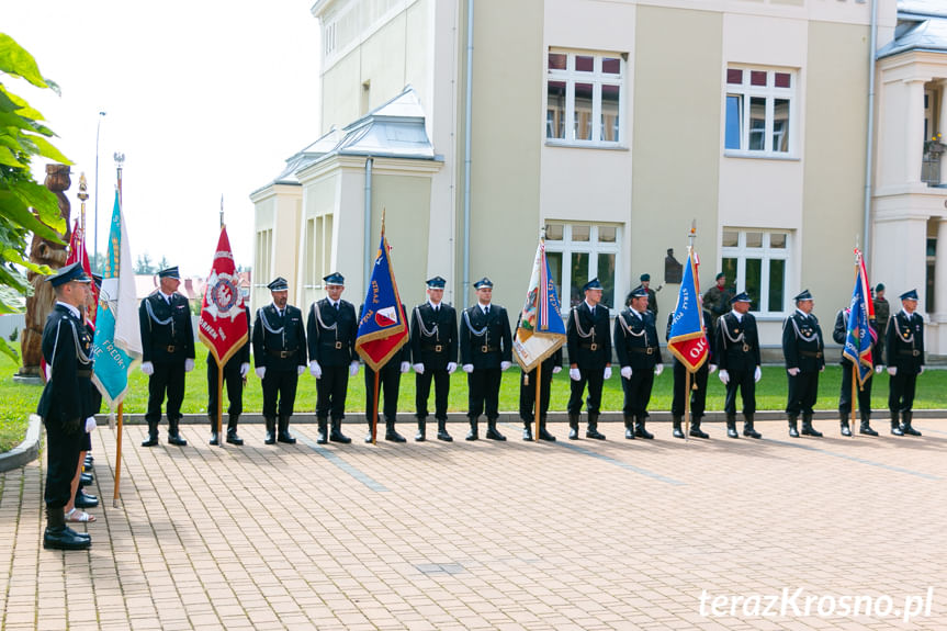 Uroczysty apel z okazji Święta Wojska Polskiego