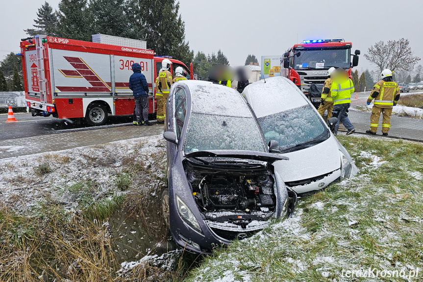 Ustrobna. Zderzenie dwóch samochodów