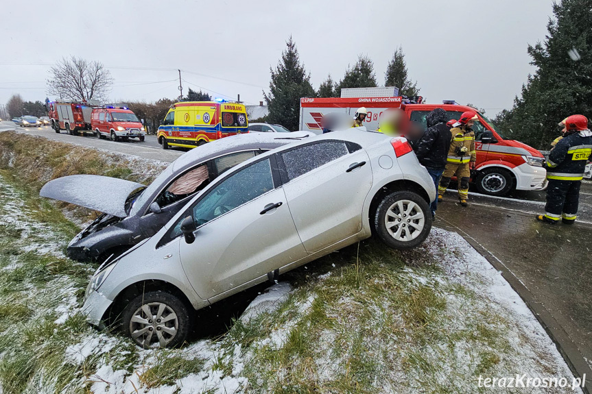 Ustrobna. Zderzenie dwóch samochodów