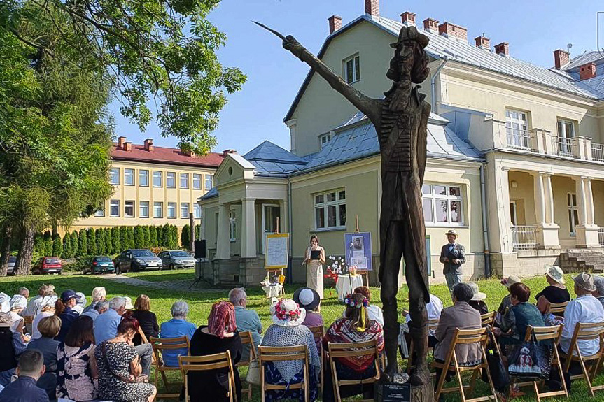 W Korczynie czytali Nad Niemnem