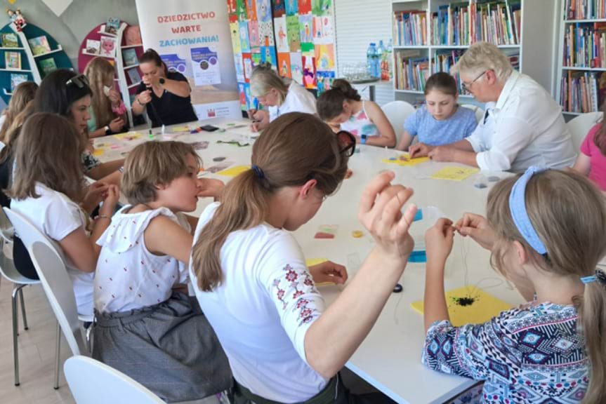 Warsztaty biżuterii łemkowskiej w bibliotece