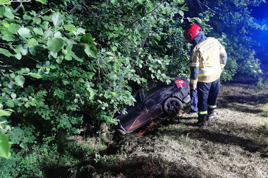 Wietrzno. Audi uderzyło w drzewo