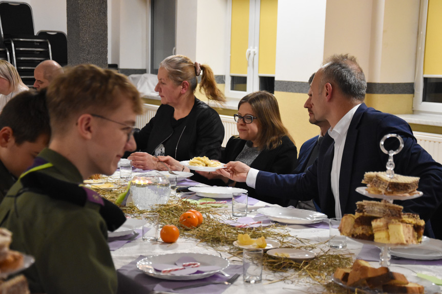 Wigilijne spotkanie drużyny harcerskiej w Lubatowej