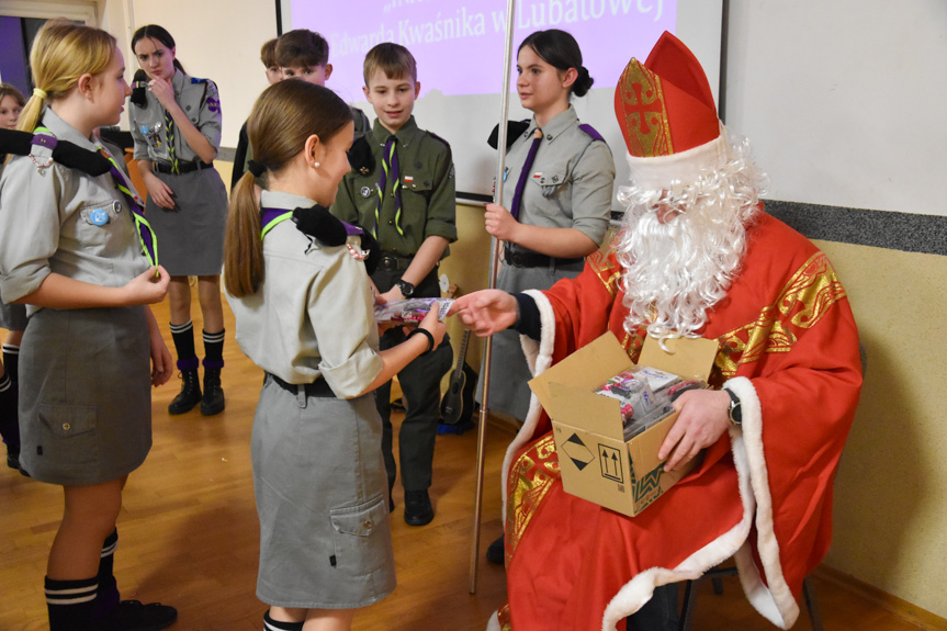 Wigilijne spotkanie drużyny harcerskiej w Lubatowej