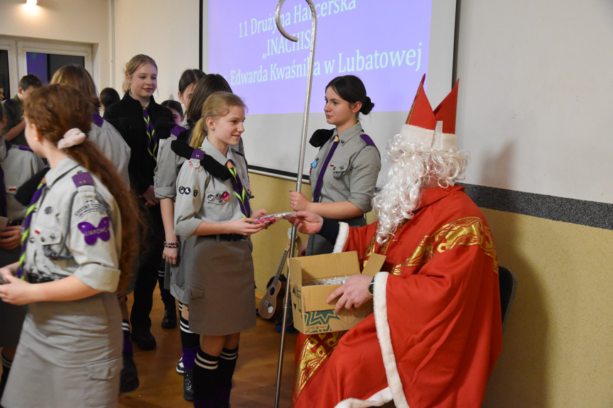 Wigilijne spotkanie drużyny harcerskiej w Lubatowej