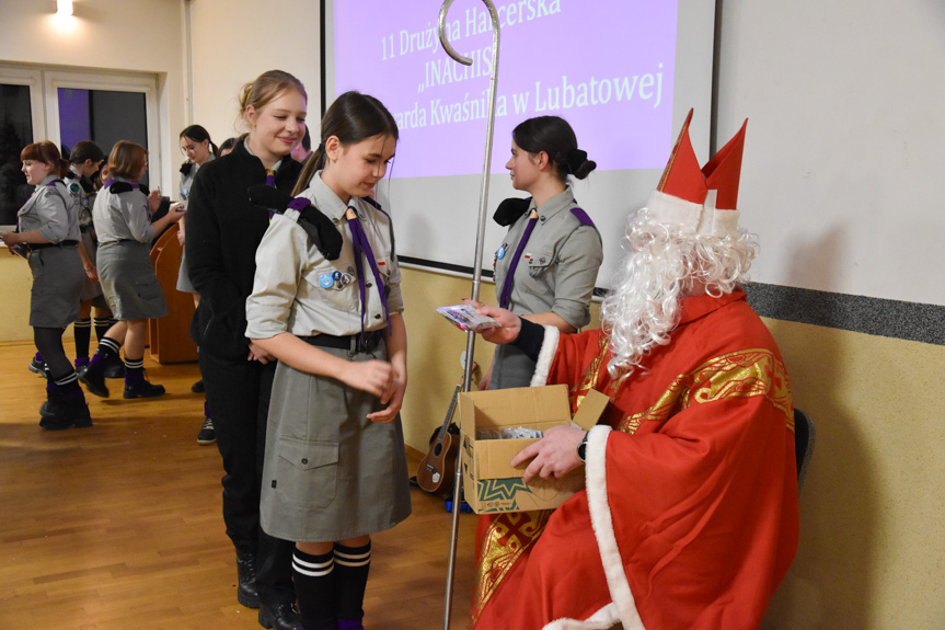 Wigilijne spotkanie drużyny harcerskiej w Lubatowej