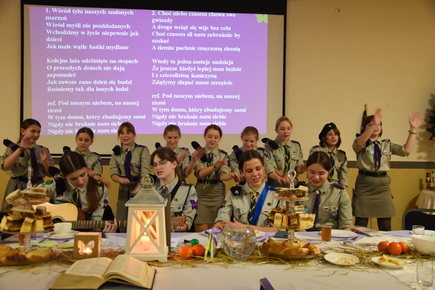 Wigilijne spotkanie drużyny harcerskiej w Lubatowej