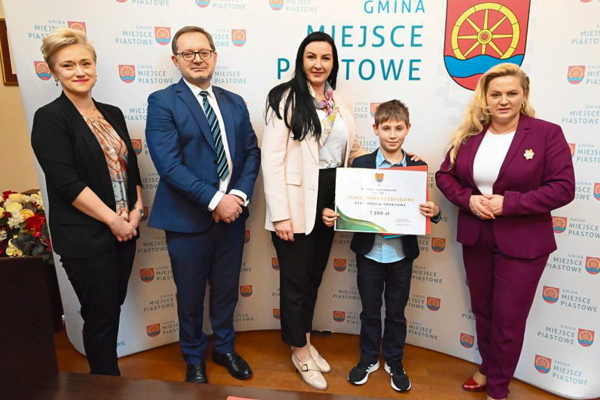 Wójt Gminy Miejsce Piastowe przyznała stypendia sportowcom