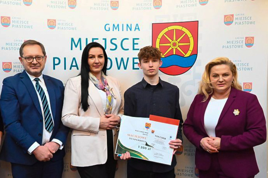 Wójt Gminy Miejsce Piastowe przyznała stypendia sportowcom