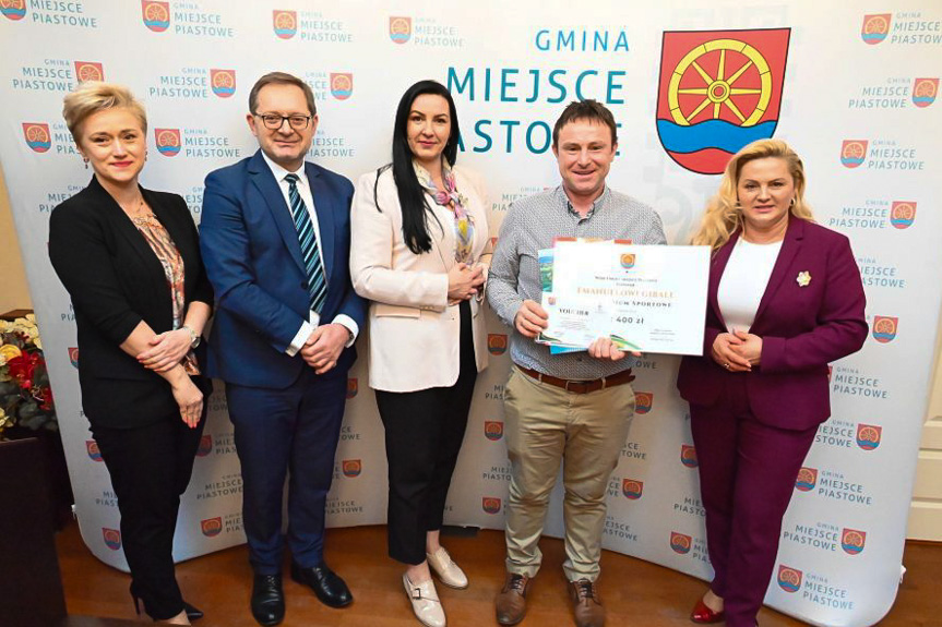 Wójt Gminy Miejsce Piastowe przyznała stypendia sportowcom