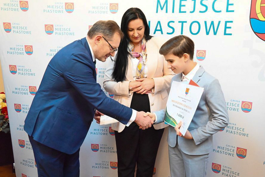 Wójt Gminy Miejsce Piastowe przyznała stypendia sportowcom