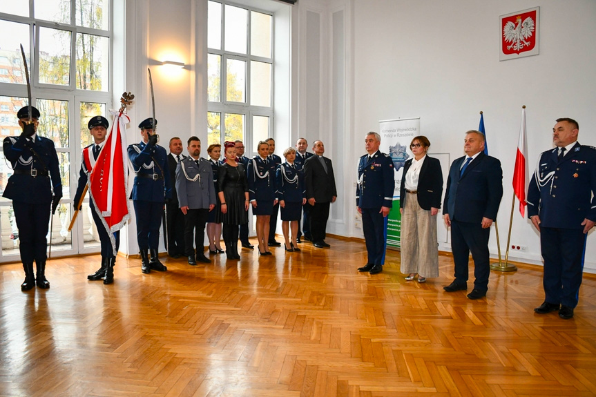 Wręczenie odznaczeń dla policjantów