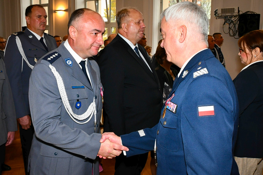 Wręczenie odznaczeń dla policjantów