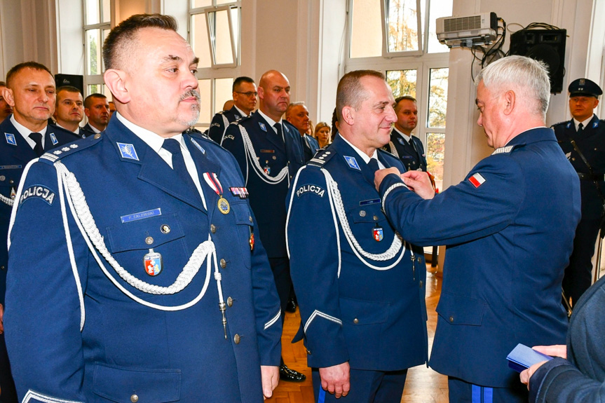 Wręczenie odznaczeń dla policjantów