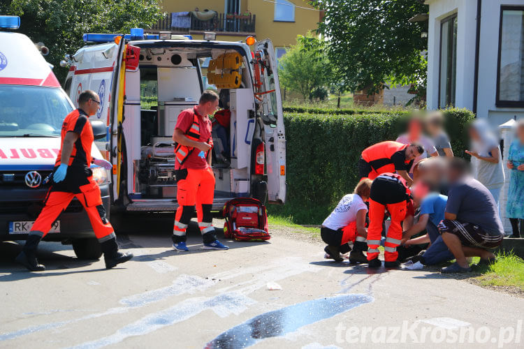 Wypadek w Faliszówce. Dwóch mężczyzn przygniecionych przez motocykl