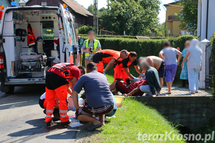 Wypadek w Faliszówce. Dwóch mężczyzn przygniecionych przez motocykl