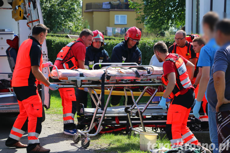 Wypadek w Faliszówce. Dwóch mężczyzn przygniecionych przez motocykl