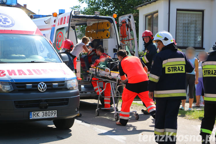 Wypadek w Faliszówce. Dwóch mężczyzn przygniecionych przez motocykl