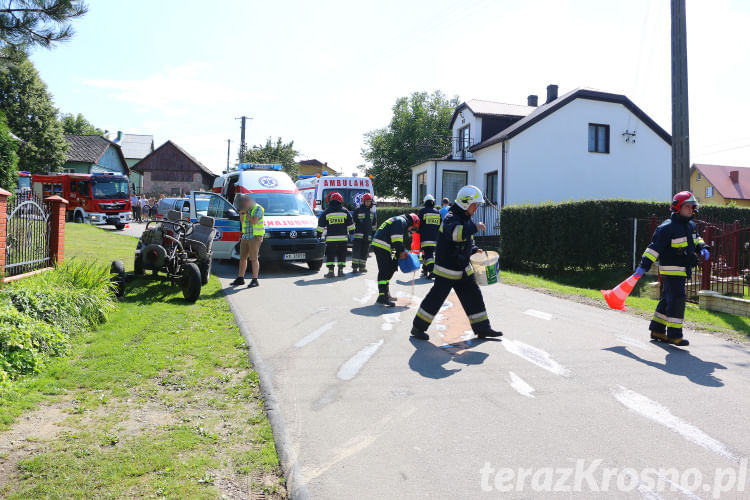 Wypadek w Faliszówce. Dwóch mężczyzn przygniecionych przez motocykl