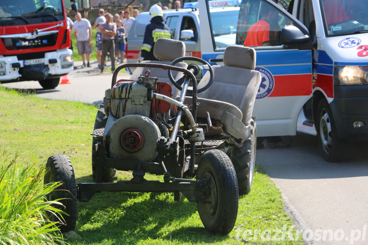 Wypadek w Faliszówce. Dwóch mężczyzn przygniecionych przez motocykl