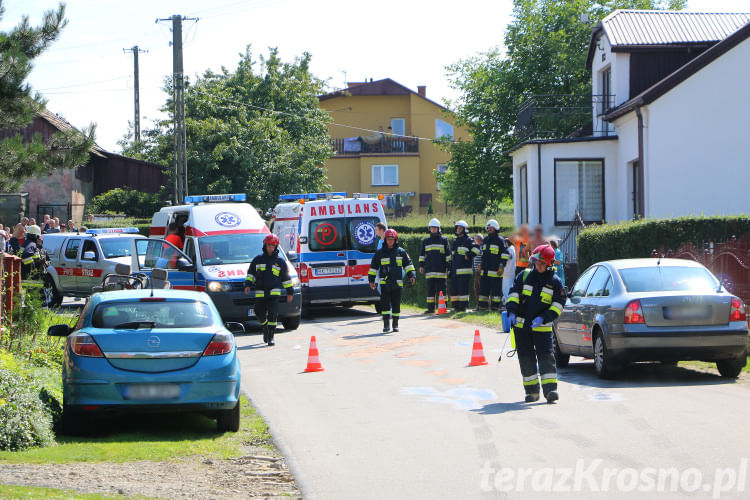 Wypadek w Faliszówce. Dwóch mężczyzn przygniecionych przez motocykl