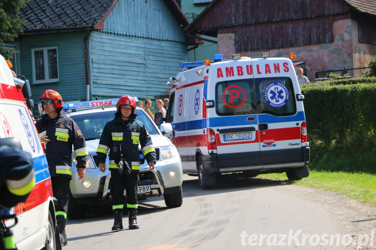 Wypadek w Faliszówce. Dwóch mężczyzn przygniecionych przez motocykl