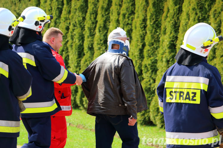 Wypadek w Głojscach, zderzenie samochodu i ciągnika