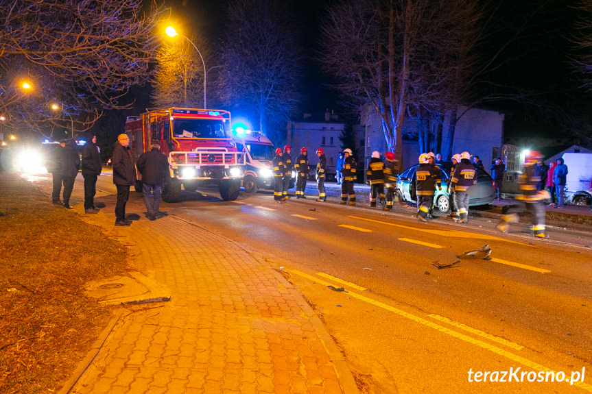 Wypadek w Krośnie, zderzenie dwóch samochodów