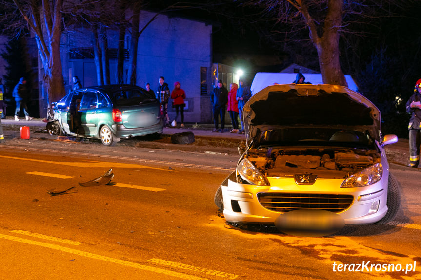 Wypadek w Krośnie, zderzenie dwóch samochodów