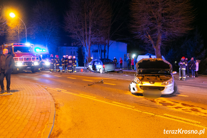 Wypadek w Krośnie, zderzenie dwóch samochodów