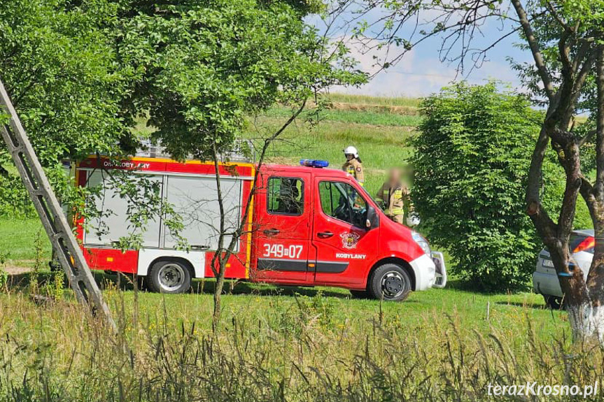 Wypadek w Łękach Dukielskich. Ciągnik przejechał mężczyznę