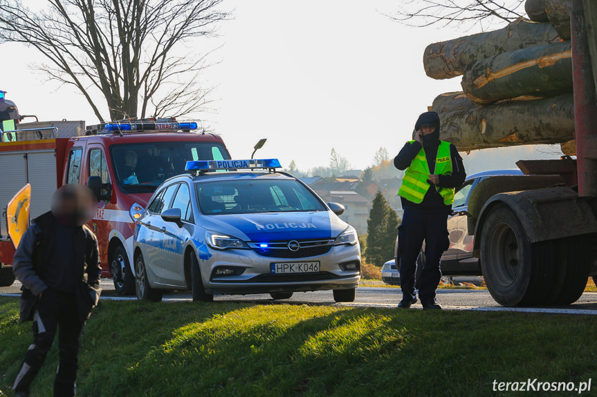 Wywrócona ciężarówka na DK28