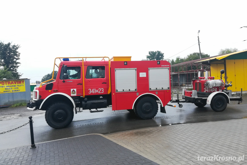 Podtopiony plac targowy w Krośnie