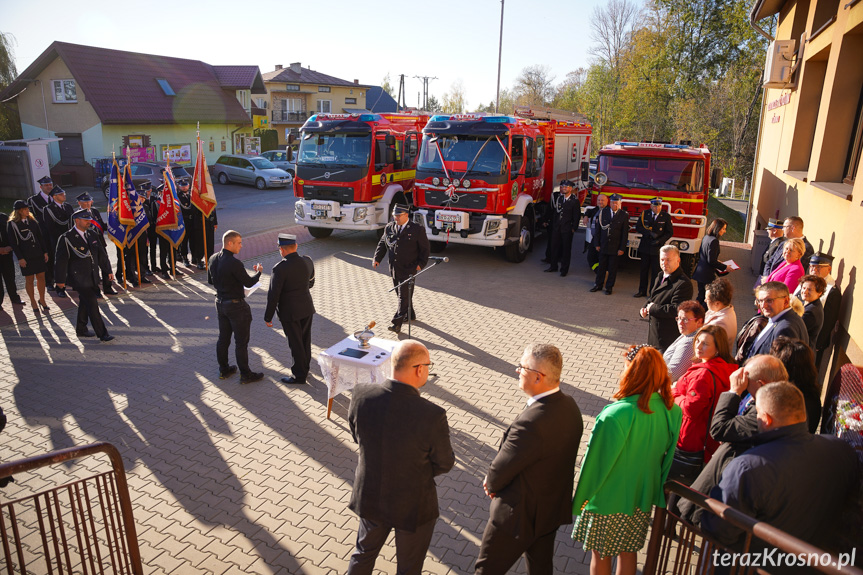 Żarnowiec. Przekazanie samochodów dla OSP