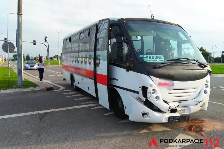 Zderzenie autobusu i osobówki