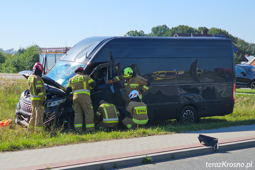 Zderzenie busa i osobówki w Krośnie