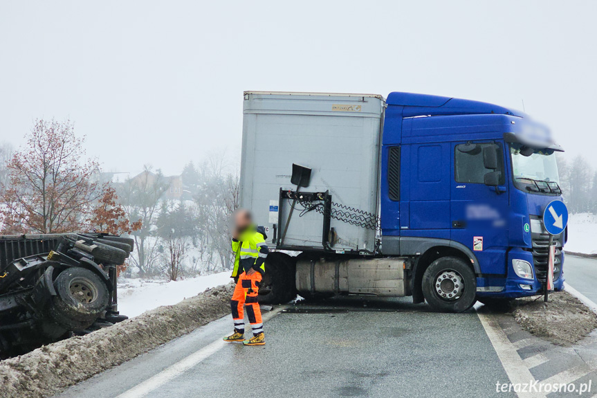 Zderzenie dwóch ciężarówek w Barwinku