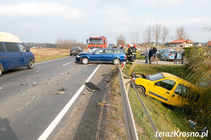 Zderzenie dwóch osobówek w Targowiskach